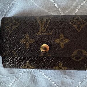 Louis Vuitton 6 Key Holder.